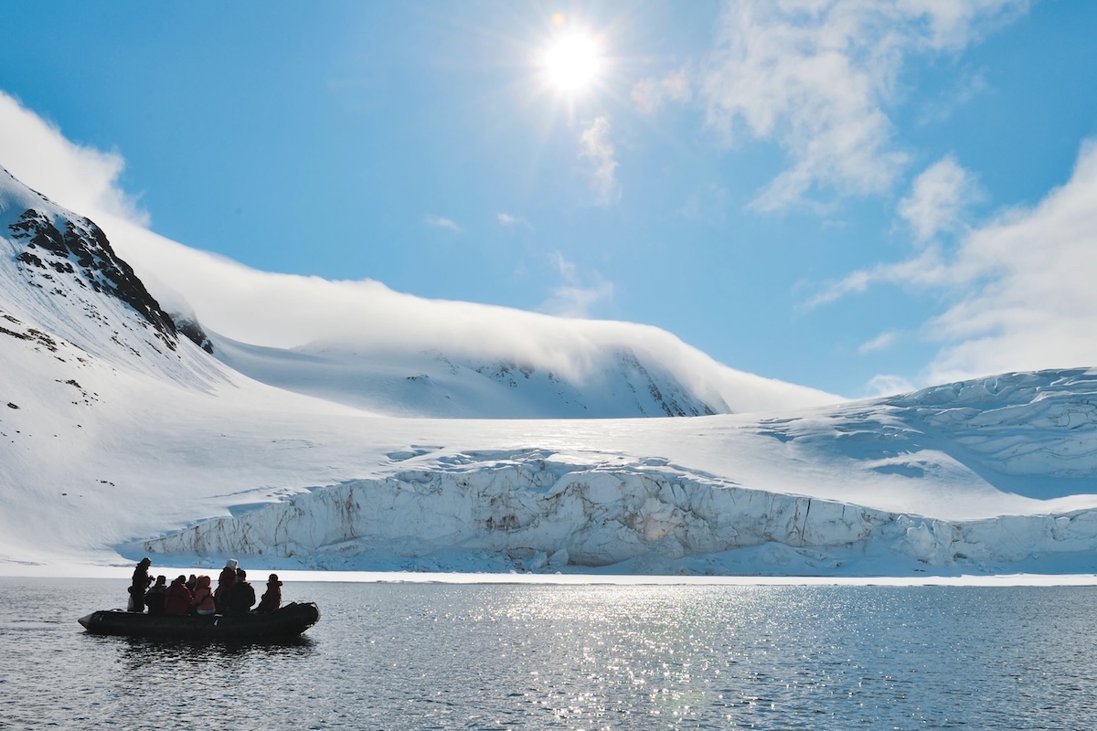 mbi_zodiac-and_glacier-jpg